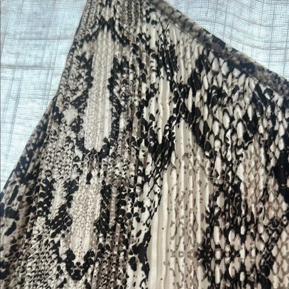 Express Pleated Snake Pattern Cami Top - Picture 4 of 4
